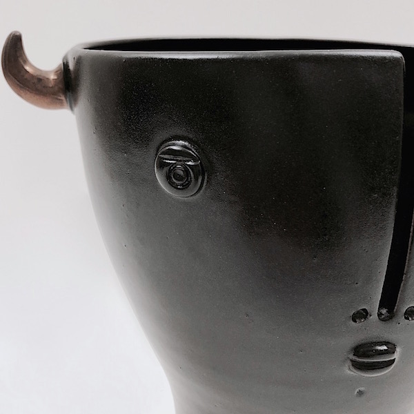 DaLo - Black Ceramic Bull Vase